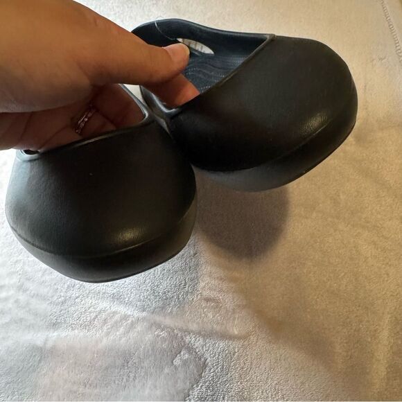 Crocs Women’s Laura Black Ballet Flat Size 10 NWT Comfy Classic Round Toe - Picture 4 of 7